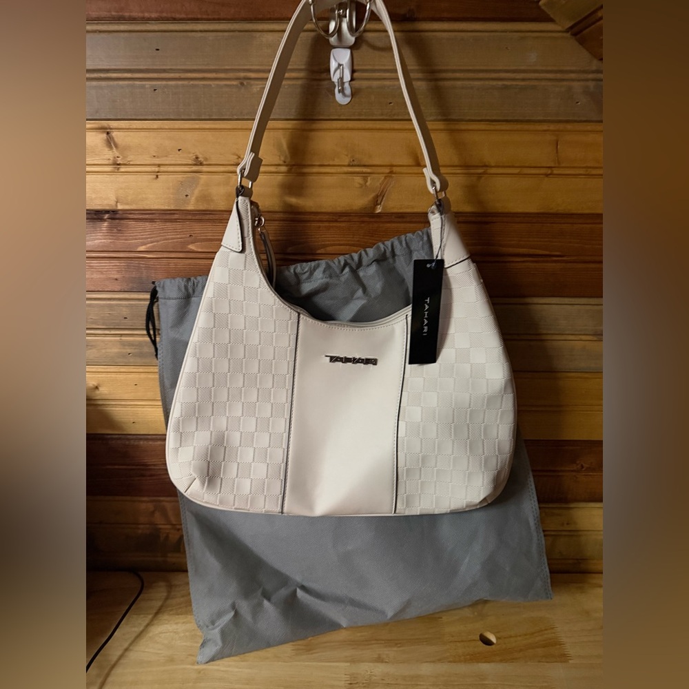 ✨ TAHARI White Checkered Shoulder Bag ✨